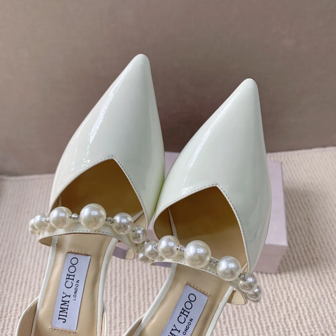 👟👟 Women's Shoes Women's Clothing 👟👟Ex-factory price 520👟👟 Women's Shoes Women's Clothing JIMMYCHOO AURELI series high heels!  Original cover last, counter quality, exquisite and eye-catching shoe shape, pointed toe with stiletto heel. Shiny ✨ single arch strap decorated with white pearls, attached to the instep, versatile fashion matching skills. ▪️Cow patent leather ▪️Pearl crystal decoration ▪️Hollow shoe body ▪️Arch strap ▪Heel height 6.5cm 8.5cm ▪️Italian leather outsole